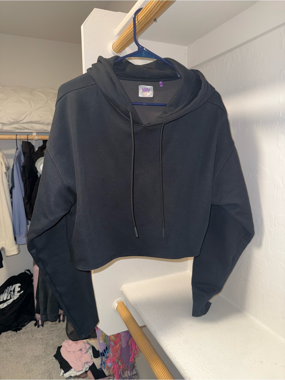 Cropped Black Hoodie - yitty